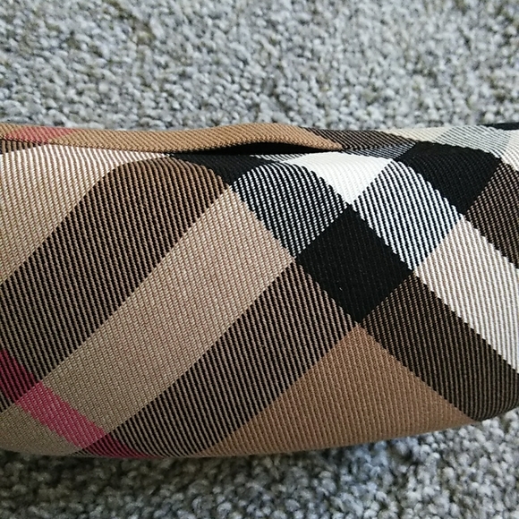 Authentic Burberry Glasses Case - Picture 5 of 5